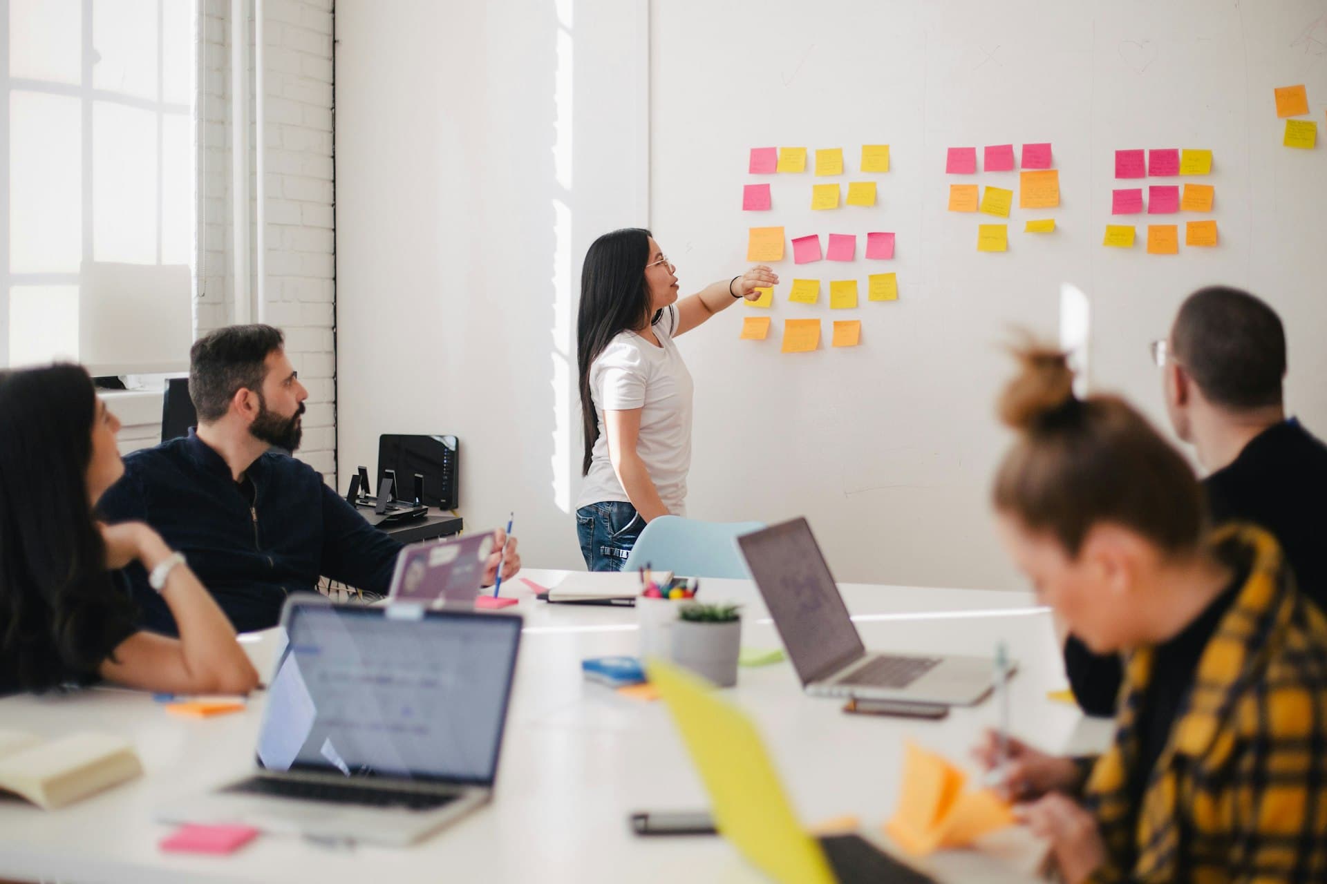 How to Choose the Right Creative Agency